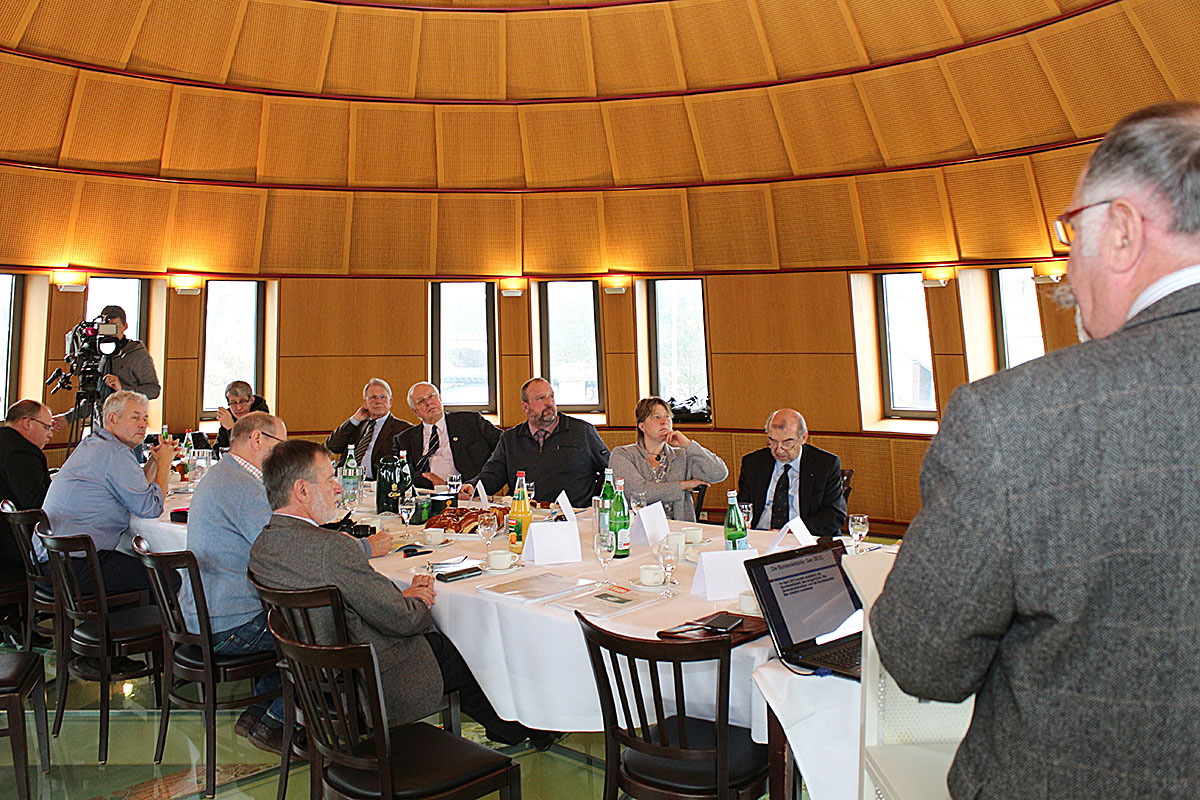 Pressekonferenz am 27.2.2017 im Hafen-Klub Hamburg: Vorstellung des Positionspapiers zur Schaffung einer Deutschen Küstenwache. Das Foto wurde freundlicherweise vom Fachblatt »Täglicher Hafenbericht« zur Verfügung gestellt. © E. H. Arndt/THB